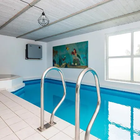 Nyaraló Luxury Pool House Near
